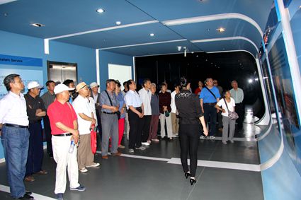 老同志参观北戴河新区规划展馆